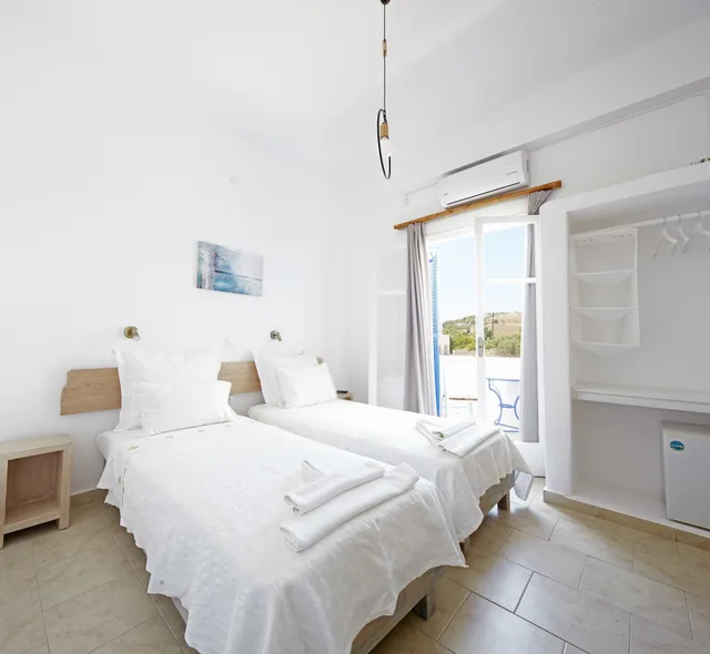 Room, Double Bed, Garden View, Londos 1/3