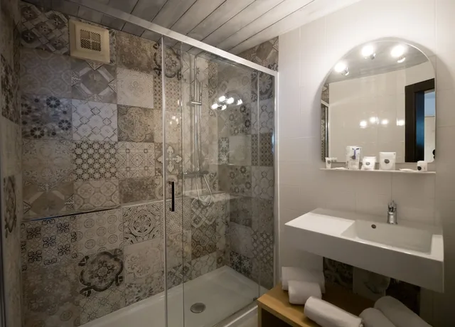 غرفة ثلاثية بسرير مزدوج وسرير فردي، Family Hotel Schloss Rosenegg 6/6