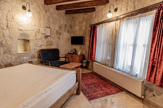 غرفة بسرير مزدوج بشرفة، Dervish Cave House 2/10