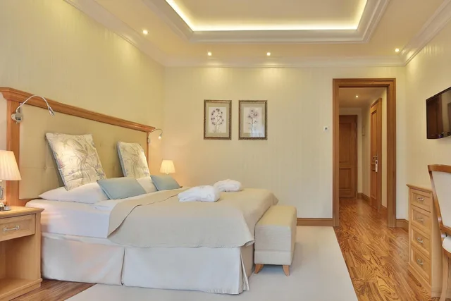 غرفة سوبيريور بسرير مزدوج بإطلالة على النهر بشرفة، Retro Riverside Wellness Resort 1/6
