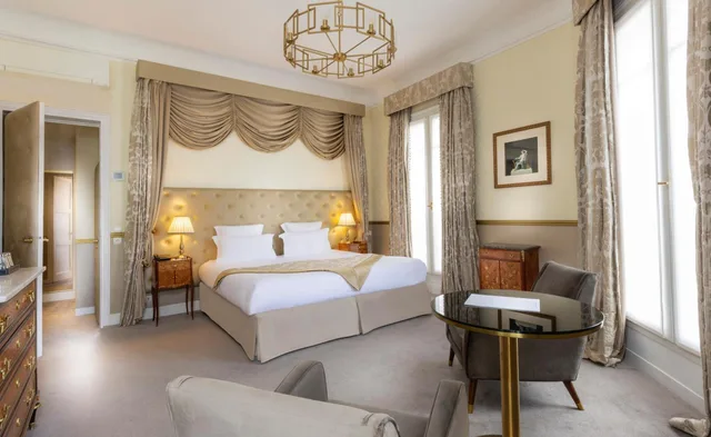 جناح جونيور بسرير كينج، Hotel Claridge 9/10