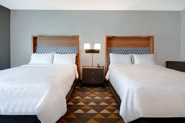 غرفة قياسية بسرير فردي، Holiday Inn Erie 1/10