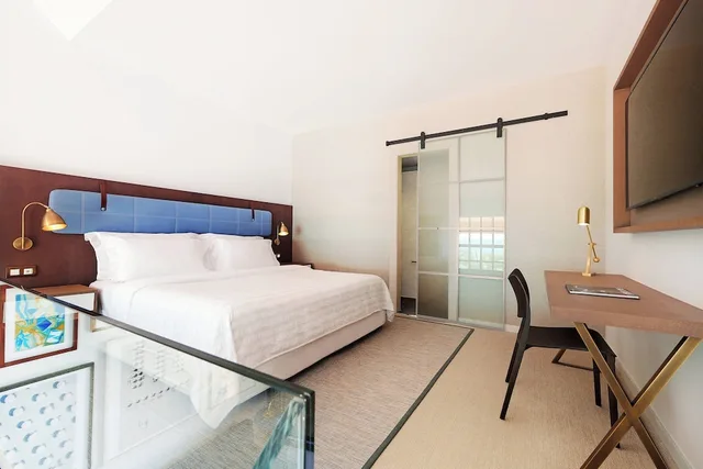 Suite, King Bed, Beach Front, Terrace، Le Meridien Ra Beach Hotel And Spa 2/5