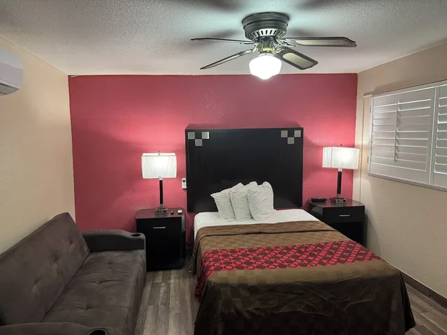 غرفة قياسية بسرير كوين، Western Motel 4/10