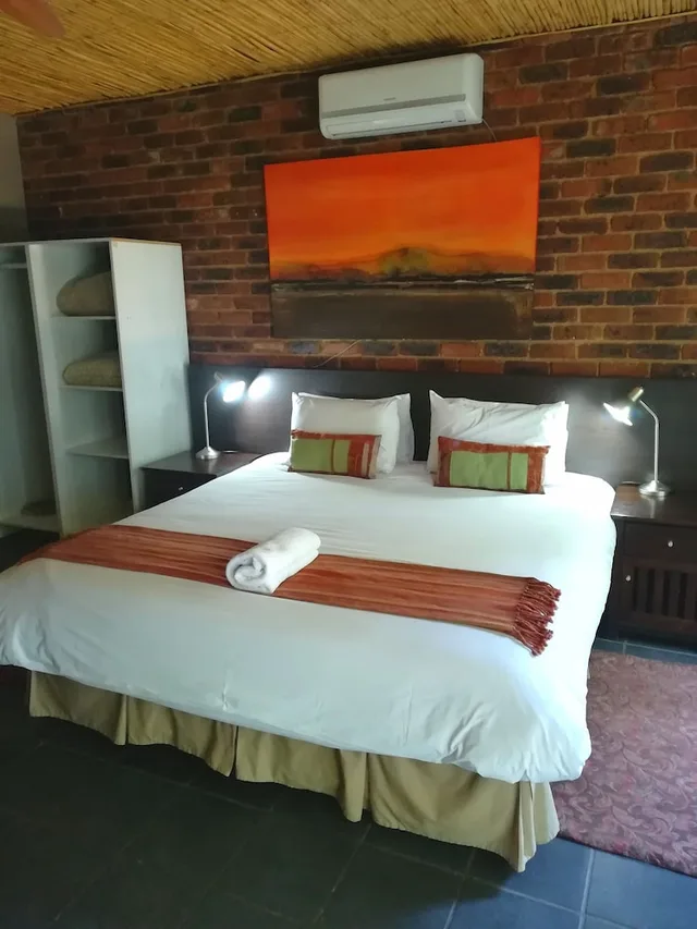 غرفة عائلية بسرير كينج وثلاثة أسرّة، 24 On Vrey Boutique Hotel 2/3