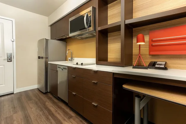 جناح استوديو بسرير كينج مع أريكة للمدخنين لذوي الإعاقة، TownePlace Suites Las Vegas Stadium District 4/4