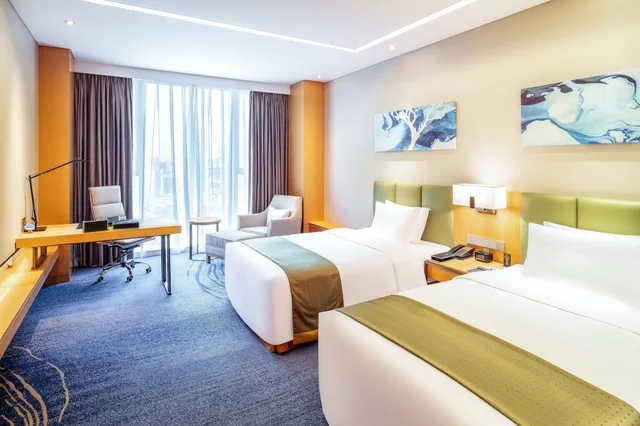 غرفة قياسية بسريرين مزدوجين بإطلالة على النهر، Holiday Inn Neijiang Riverside 4/6