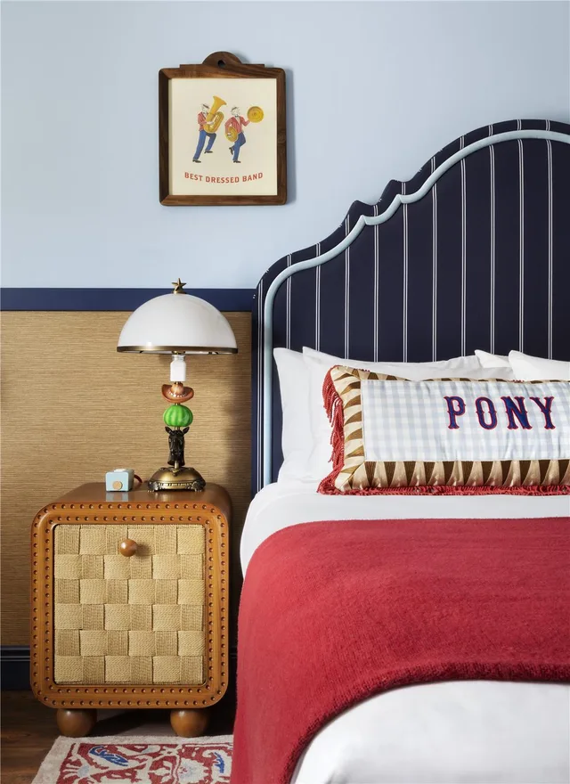 Room, King Bed, No Window، Graduate by Hilton Dallas 1/2