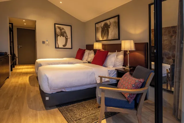 King Bed, Forest View، Mantis Akagera Game Lodge 1/3