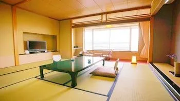 غرفة تقليدية بإطلالة على الجبل، Hotel Kaminoyu Onsen 1/1