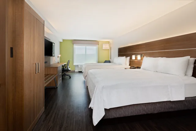غرفة قياسية بسريرين كوين لذوي الإعاقة، Holiday Inn Express Hotel & Suites Largo-Clearwater 2/4