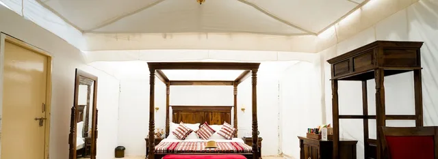 خيمة عائلية بسريرين كينج، Desert Dream Royal Camp 2/2