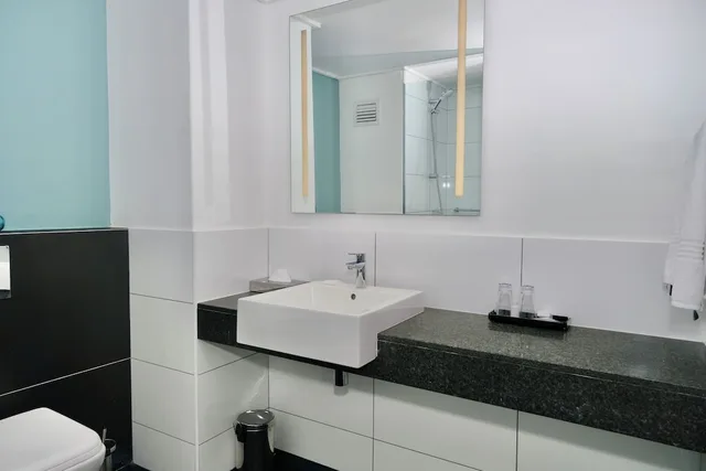 غرفة قياسية بسريرين منفصلين بشرفة، Simon's Town Quayside Hotel 7/7
