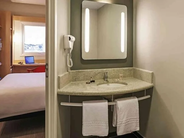 Standard, Double Bed, Ibis Jatai Hotel 8/8