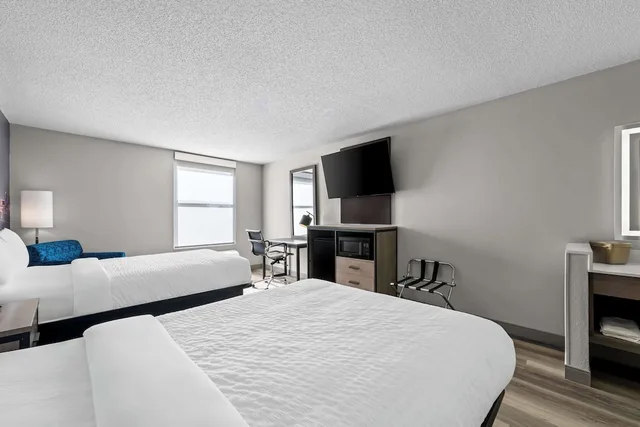 غرفة قياسية بسريرين مزدوجين، Clarion Pointe High Point, NC 3/3