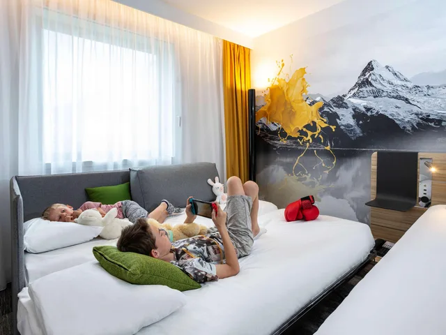 Classic, Family, Double Bed, Sofa, Novotel Annecy Centre 5/8
