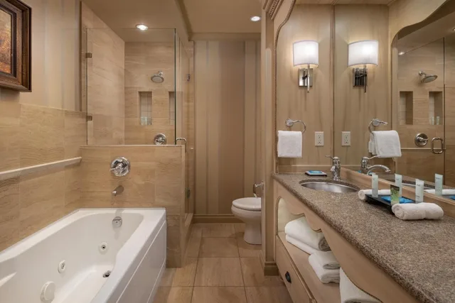 2 Bedrooms, Suite, The Royal Kelowna 4/6