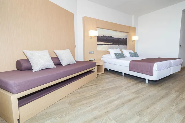 غرفة قياسية بسرير مزدوج بشرفة، Eix Lagotel Holiday Resort 2/9