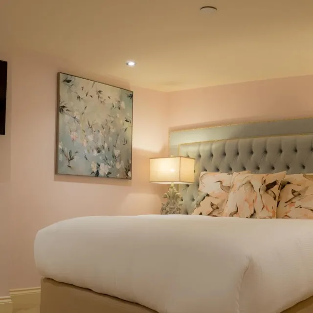 Rose، The Hotel Chester 4/9
