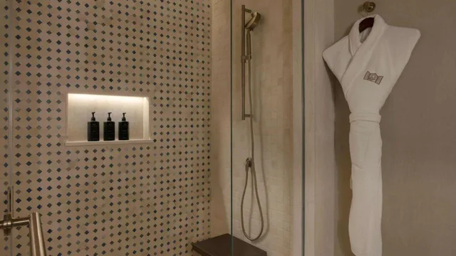 غرفة ديلوكس عائلية بسرير كينج وسريرين منفصلين، Bab Al Shams Desert Resort and Spa 10/10