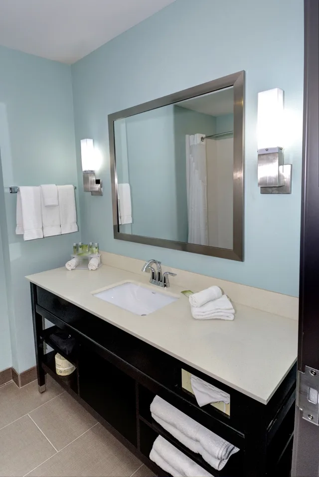 Standard, 2 Queen Beds, Holiday Inn Express And Suites Austin South 6/6