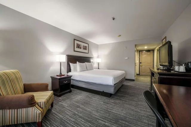 غرفة بسرير كينج، Country Inn & Suites by Radisson, Ontario at Ontario Mills, CA 4/10