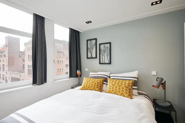 Design, Penthouse, Bunk Bed, 2 Queen Beds, Damrak Short Stay Amsterdam 2/6