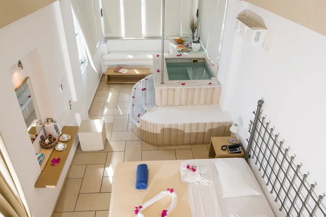 Maisonette, Jetted Tub، Antinea Suites and Spa 2/4