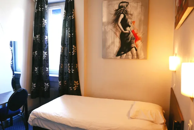 غرفة مفردة، Hotel de Normandie 10/12
