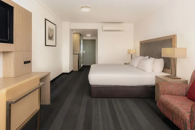 غرفة قياسية بسرير كينج بإطلالة على المدينة، Courtyard by Marriott Darwin 2/5