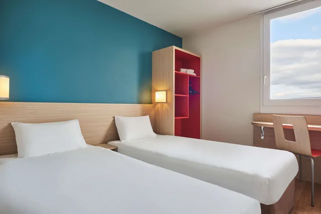 غرفة قياسية بسريرين منفصلين، Kyriad Direct Mont De Marsan - St Avit 1/10