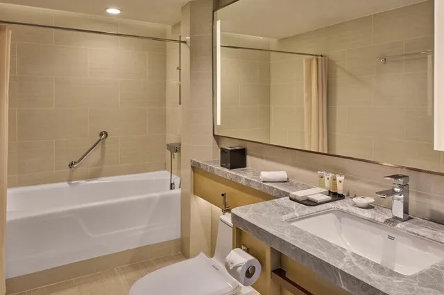 جناح جونيور بسرير كينج، The Heritage Hotel Manila 6/7