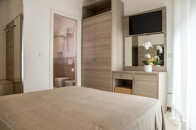 غرفة بسرير مزدوج بشرفة، Hotel Prestige 1/3
