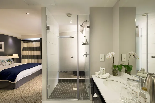 Junior Suite, Studio, King Bed, The Commodore Hotel 6/8