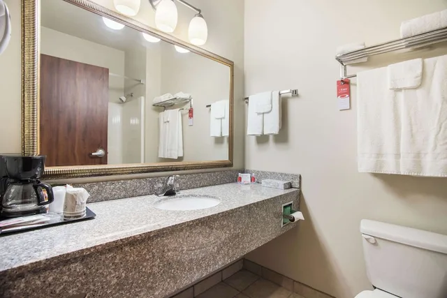 غرفة قياسية بسرير كينج، Econo Lodge Anderson, MO 3/3