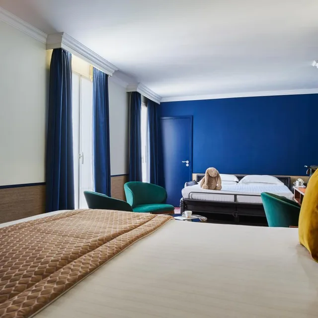 غرفة عائلية مع أريكة، Hotel Le Versailles 1/3