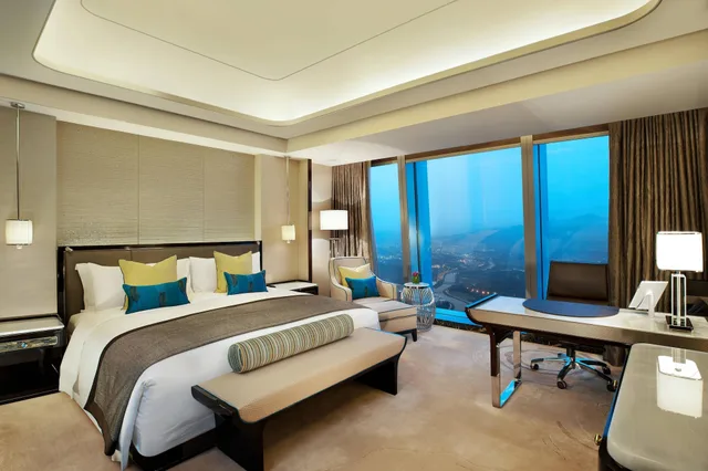 Guest Room, King Bed, Urban View، The St Regis Shenzhen 2/8