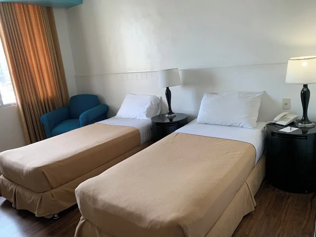 غرفة سوبيريور بسريرين منفصلين، Pearl Manila 2/5