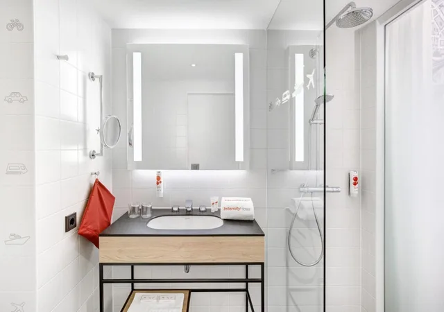 غرفة بسرير كوين، Intercity Hotel Frankfurt Hauptbahnhof Sud 4/4