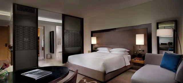 Room, King Bed, Golf Course View, Park Hyatt Abu Dhabi Hotel & Villa - Saadiyat island 7/9