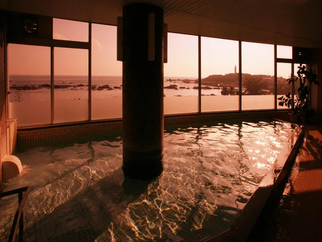 غرفة يابانية بإطلالة بحوض استحمام، Shirahama Ocean Resort 2/3