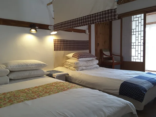 غرفة ثلاثية بسرير مزدوج وسرير فردي، Yettle Hanok Stay 2/3