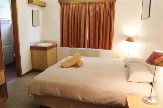 غرفة قياسية بسرير كينج، Boonoona Ski Lodge 3/6