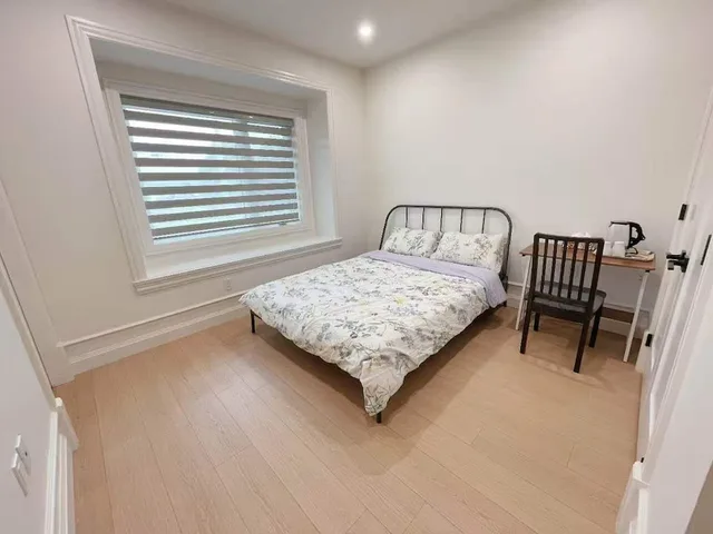 غرفة إليت بسرير كوين، Vancouver-Beijing Bed and Breakfast 3/10