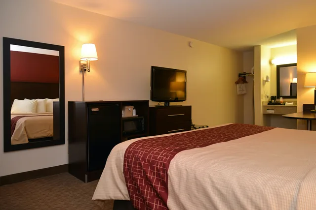 Superior, King Bed, Accessible, Red Roof Inn Cookeville - Tennessee Tech 1/6