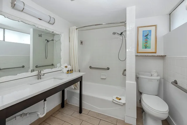 غرفة قياسية بسريرين كوين بإطلالة على المرفأ لذوي الإعاقة، Best Western Plus Yacht Harbor Inn 3/3