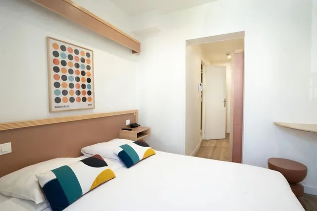 غرفة مفردة، Edgar Quinet Hotel 2/7
