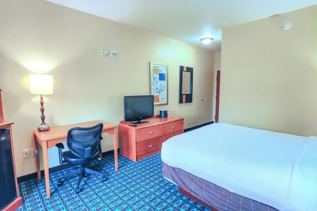 غرفة بسرير كينج لذوي الإعاقة، Comfort Inn & Suites Houston North - Spring 3/4