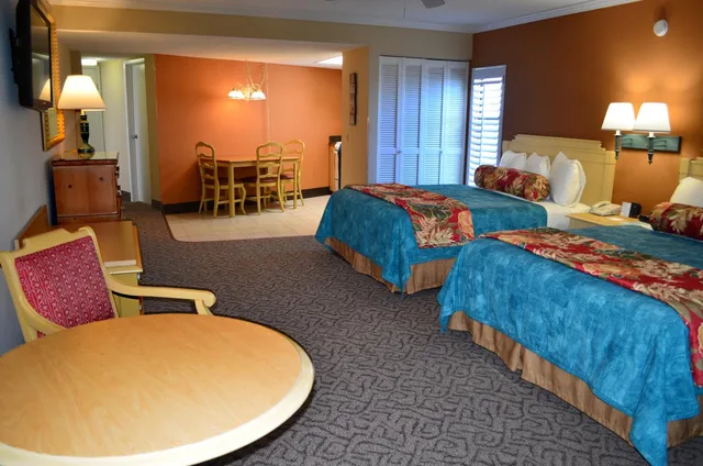 Room, 2 Queen Beds, Pool View, Sun Viking Lodge 4/8