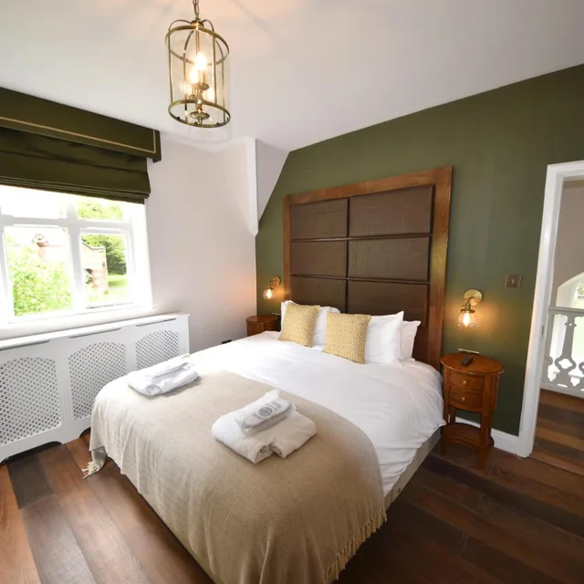 3 Bedrooms, Home، The Elvetham Hotel 2/5